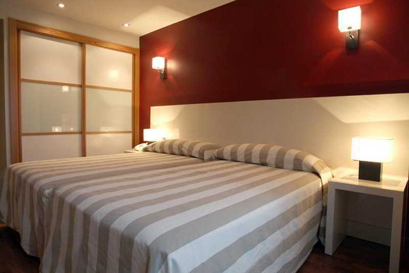 AH San Fermín Pamplona Aparthotel Habitación foto